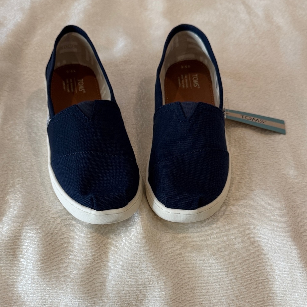 TOMS Kids Dark Blue Size 5.5 Canvas Sneakers